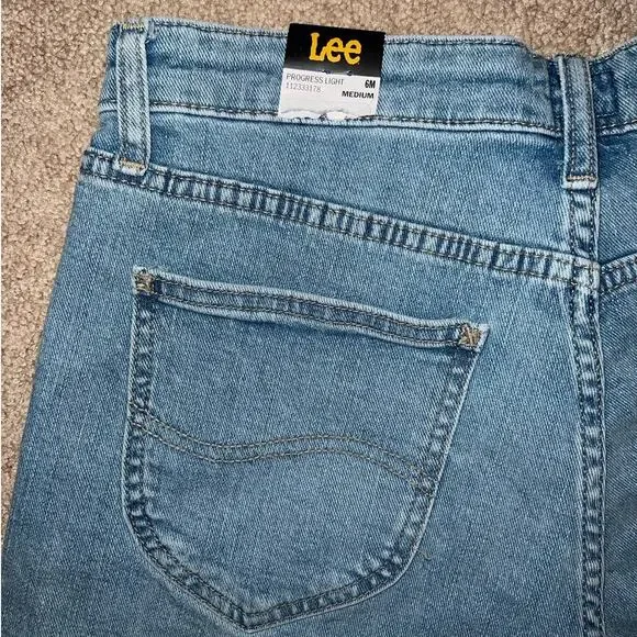 New Lee Mid Rise Boyfriend Short Progress Light size 6M - Picture 7 of 7